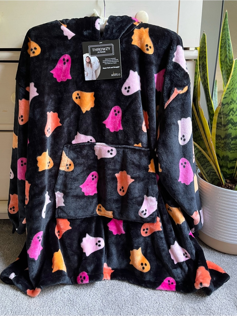 NWT Throwzy Oversized Hooded Ghost Poncho/Blanket OS